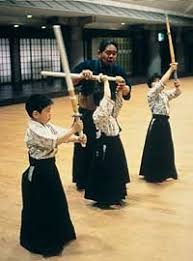 球星突破防线送出助攻